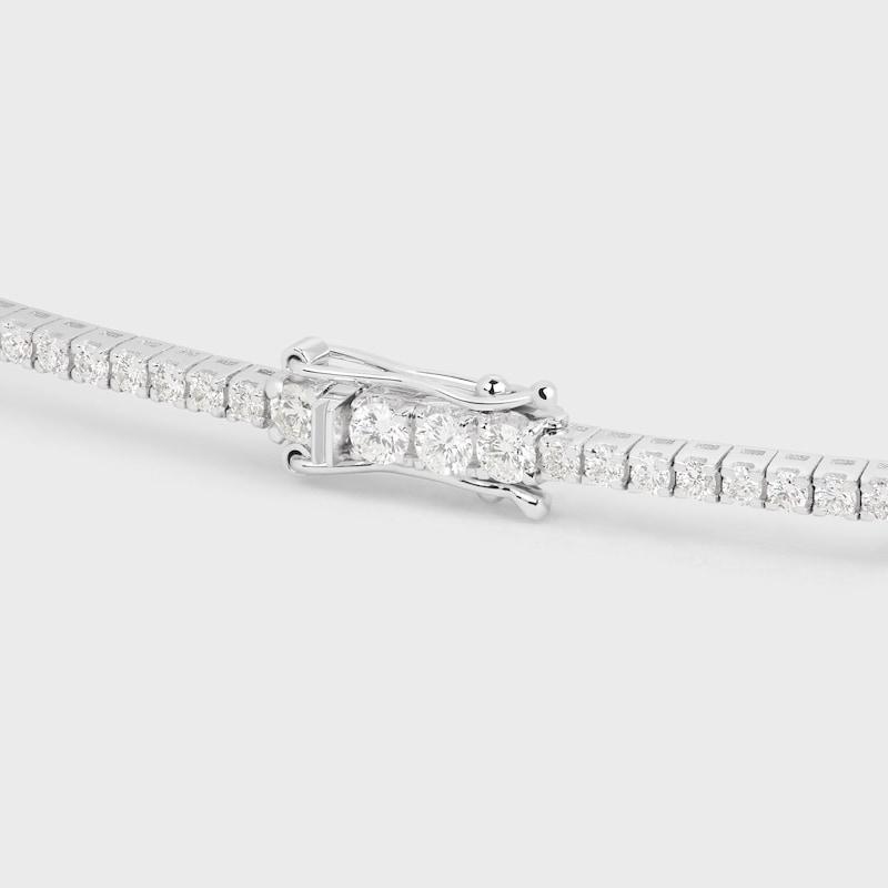 tennis bracelet in white gold and diamonds