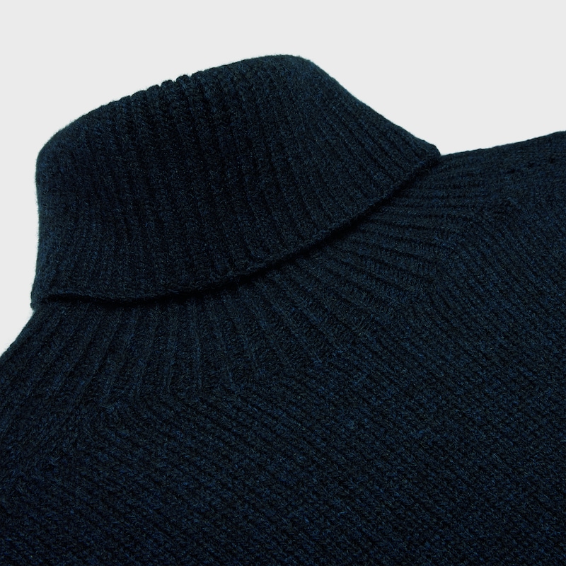 turtleneck sweater in seamless cashemire